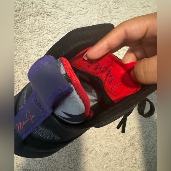 Air Jordan’s - XXXVII- 7Y - Picture 6 of 8